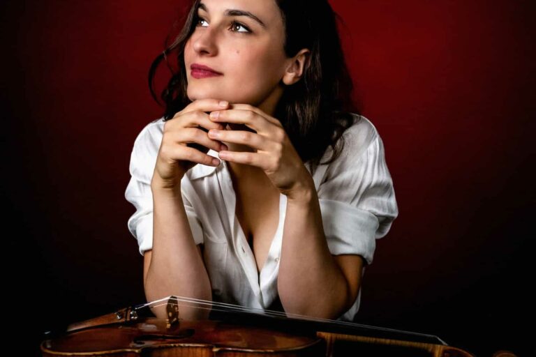 Eva Zavaro